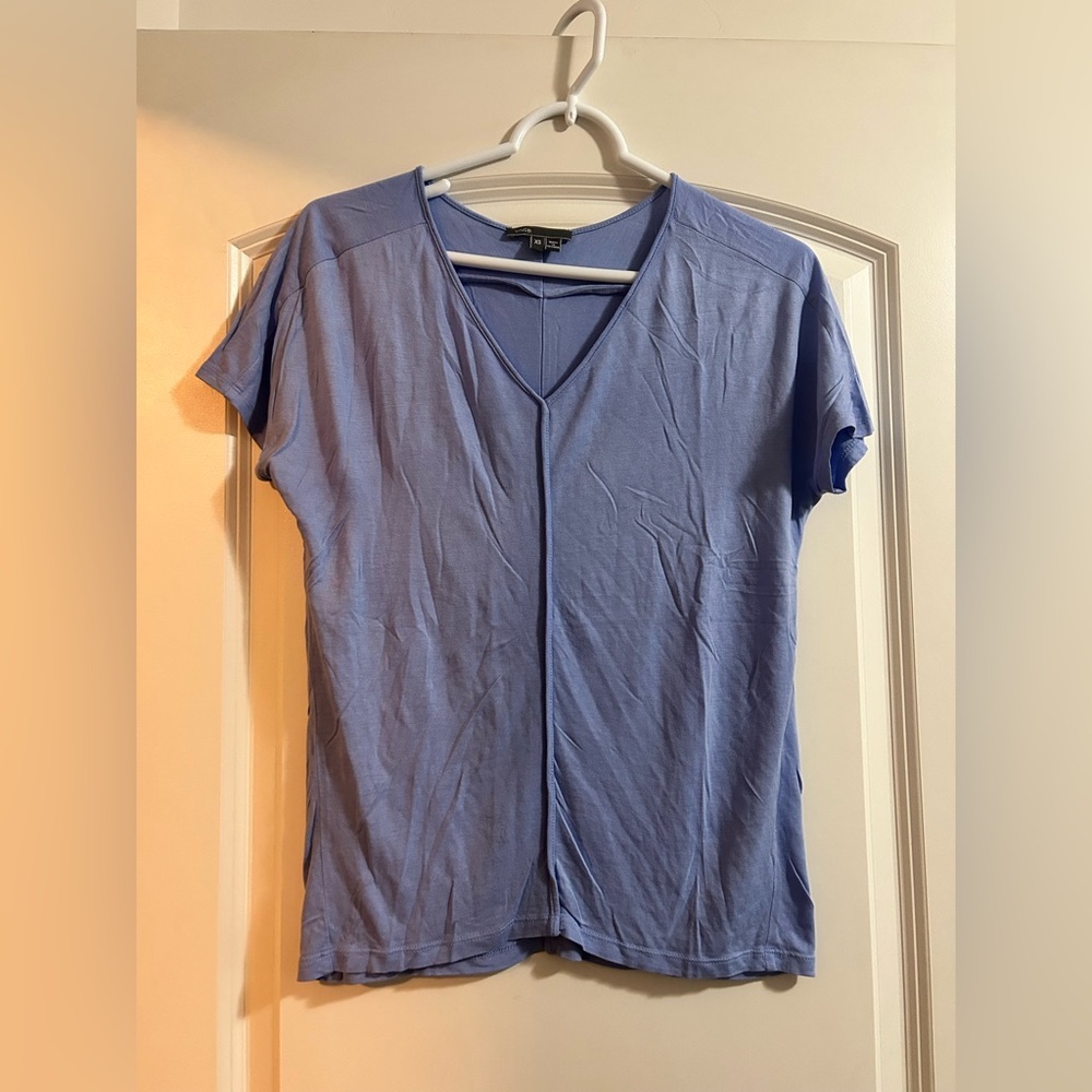 Vince rayon front seam t shirt size xs‎